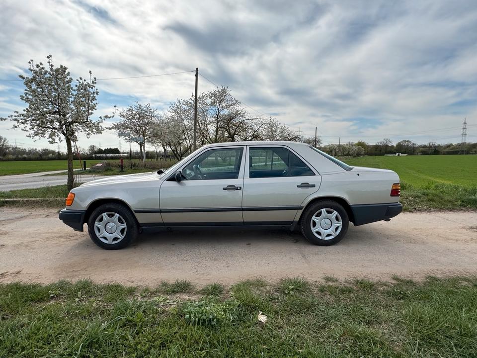 Mercedes Benz W124 300D Mopf Automatik, Schiebedach, 2 Hand in Darmstadt