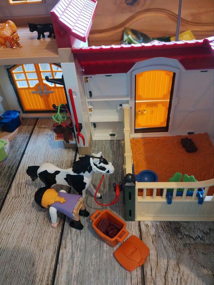 Playmobil Country 6926 Großer Pferdehof in Edling