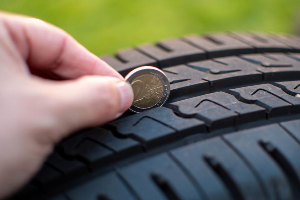 4 Sommerreifen Barum 185/65 R15 88T auf Stahlfelge in Edertal