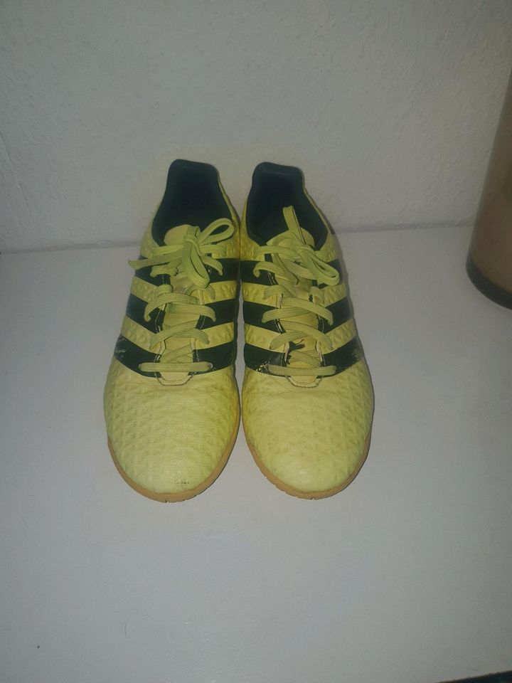 Adidas Fußballschuhe in Mönchengladbach