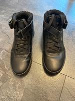 Turnschuhe von Puma gefüttert in schwarz Gr. 40 wie neu Berlin - Reinickendorf Vorschau