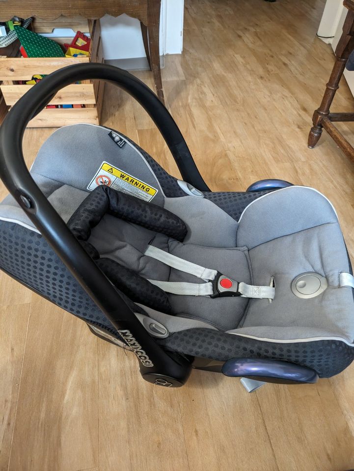 Maxi Cosi Babyschale mit Isofix Station in Drensteinfurt