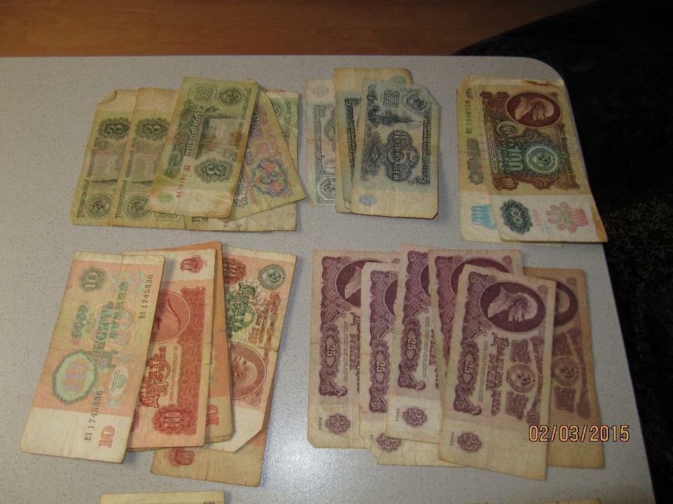 Banknoten und Münzen. in Delbrück