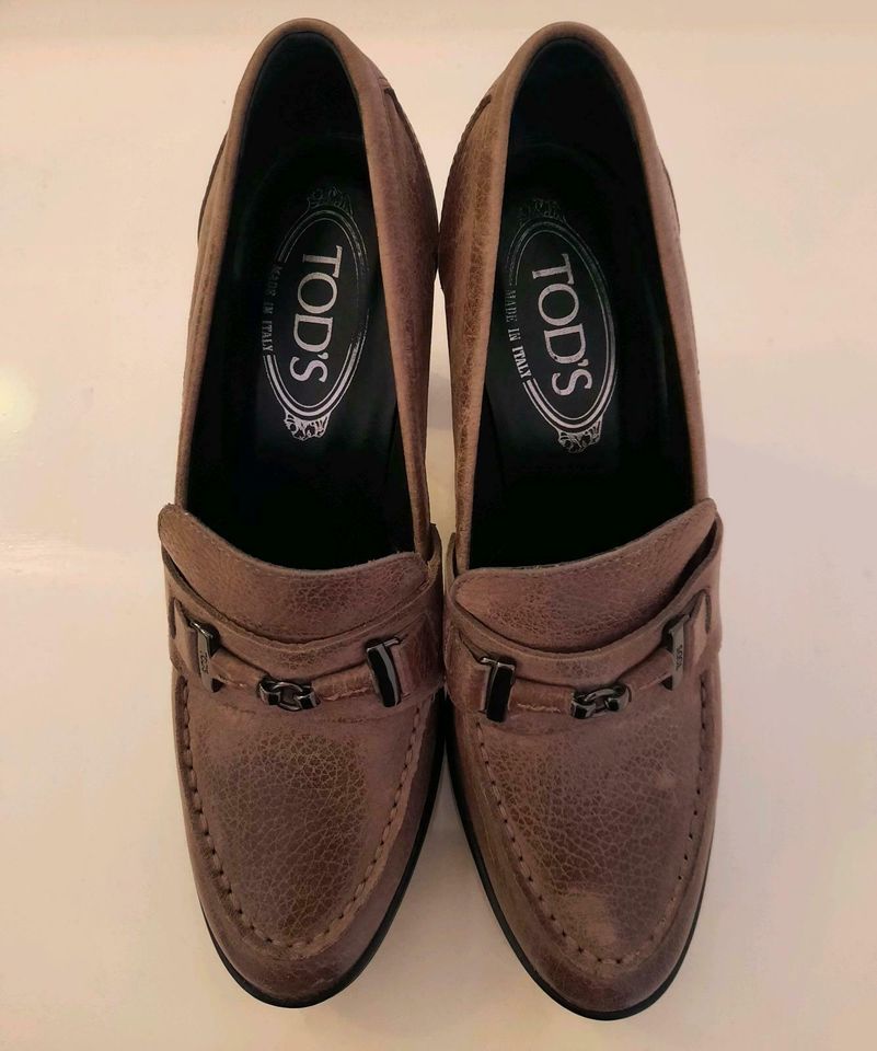 Tod's Schuhe 37,5 vintage braun in Essen