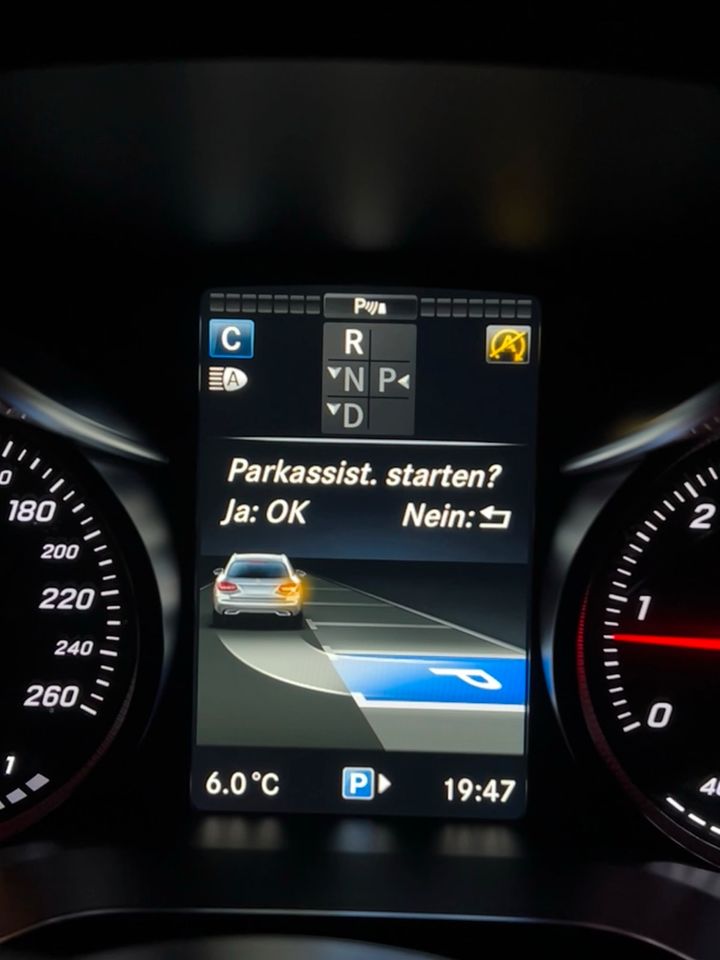 Mercedes C-Klasse W205T C220CDI schwarz 19Zoll Panorama Automatik in Fürth