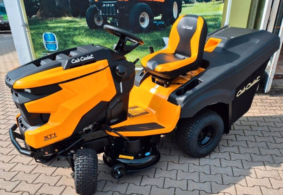 Rasentraktor - Cub Cadet XT1 OR 106 in Straubing