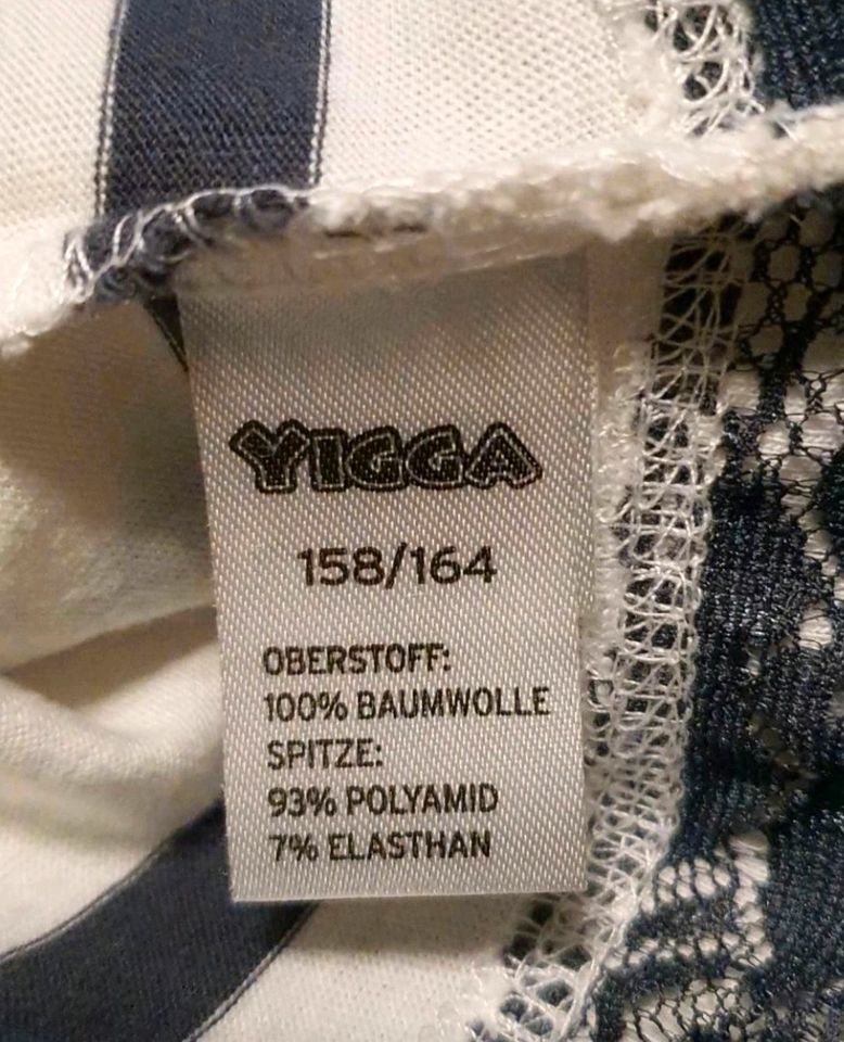 T-Shirt mit Glitzerschrift von yigga - Größe 158/164 in Freiburg im Breisgau