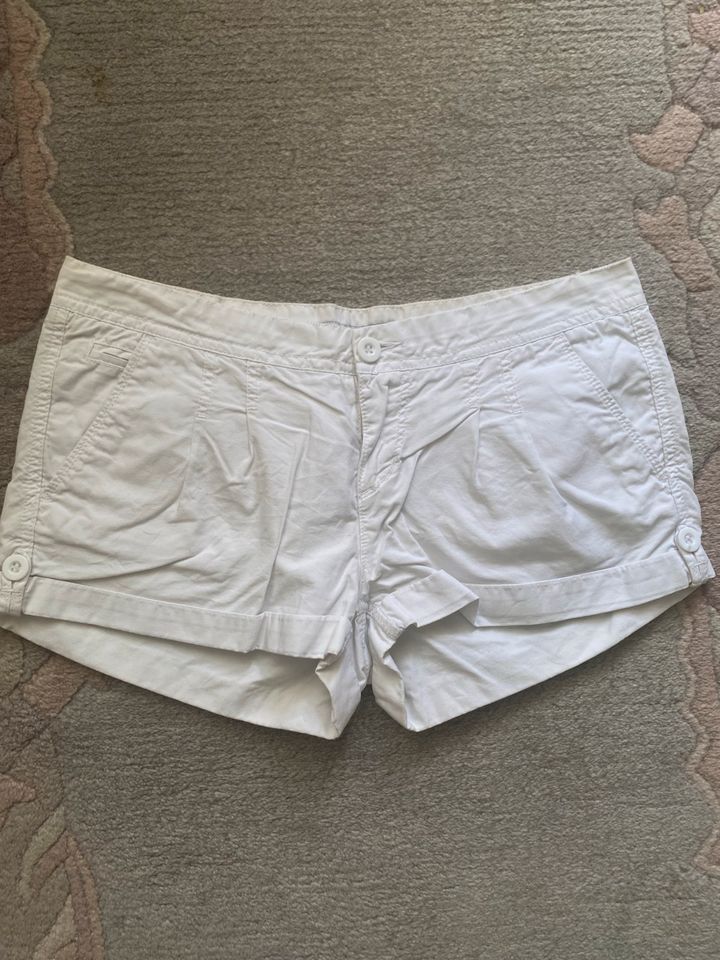 Weißer Forever21 Hotpant/Kurze Shorts Gr. 28 in München