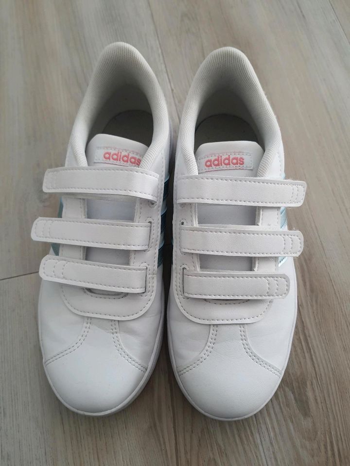 Adidas Sneaker weiß/Silber - Größe 36, kaum getragen in Niederwerth