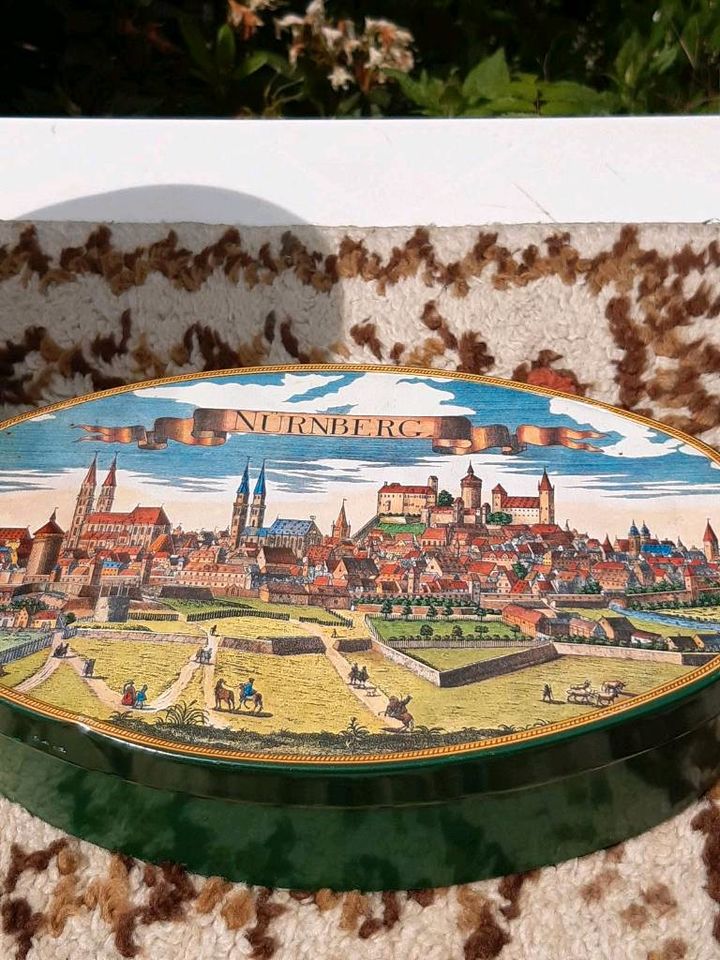 Blechdose,  grün,  oval, altes Bild von Nürnberg in Hagen