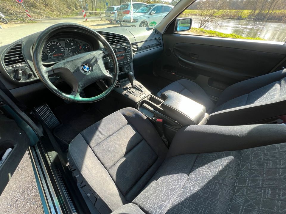 BMW e36 318is Coupé moreagrün tüv Neu sehr sauber Notverkauf in Sigmaringen