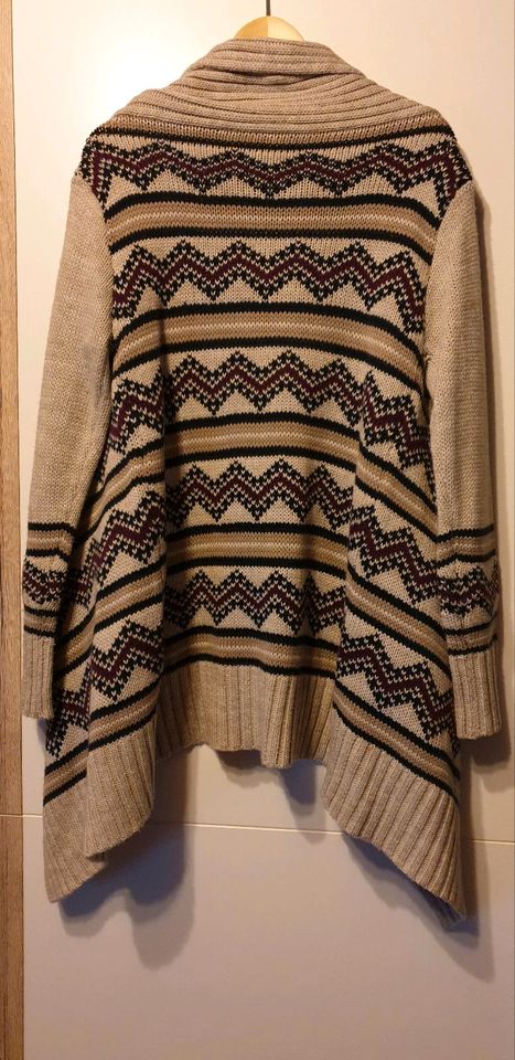 Cardigan beige braun mit Ethnomuster Größe 40 in Trabitz