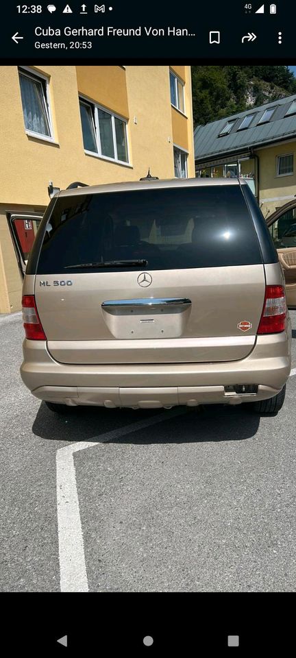 Mercedes 500 in Wachau