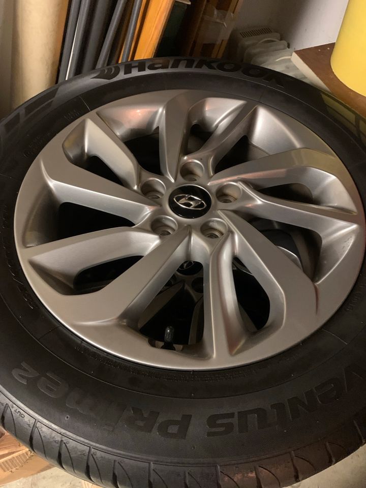 Hyundai Tucson Alufelgen mit Reifen 17 Zoll in Bad Vilbel