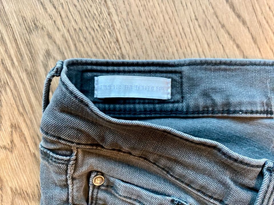 HUGO BOSS JEANS GR.26 slim grau Damen Luxusmarke in München