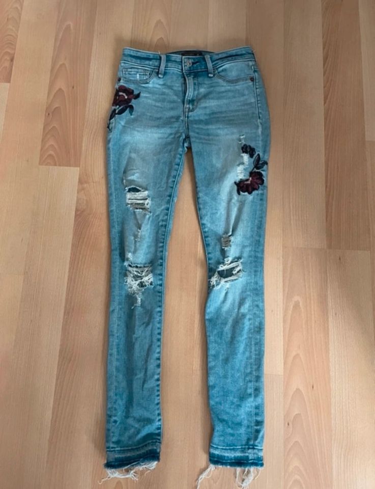 Abercombie & Fitch skinny Jeans/Blumen, Gr. 24 in Bergisch Gladbach