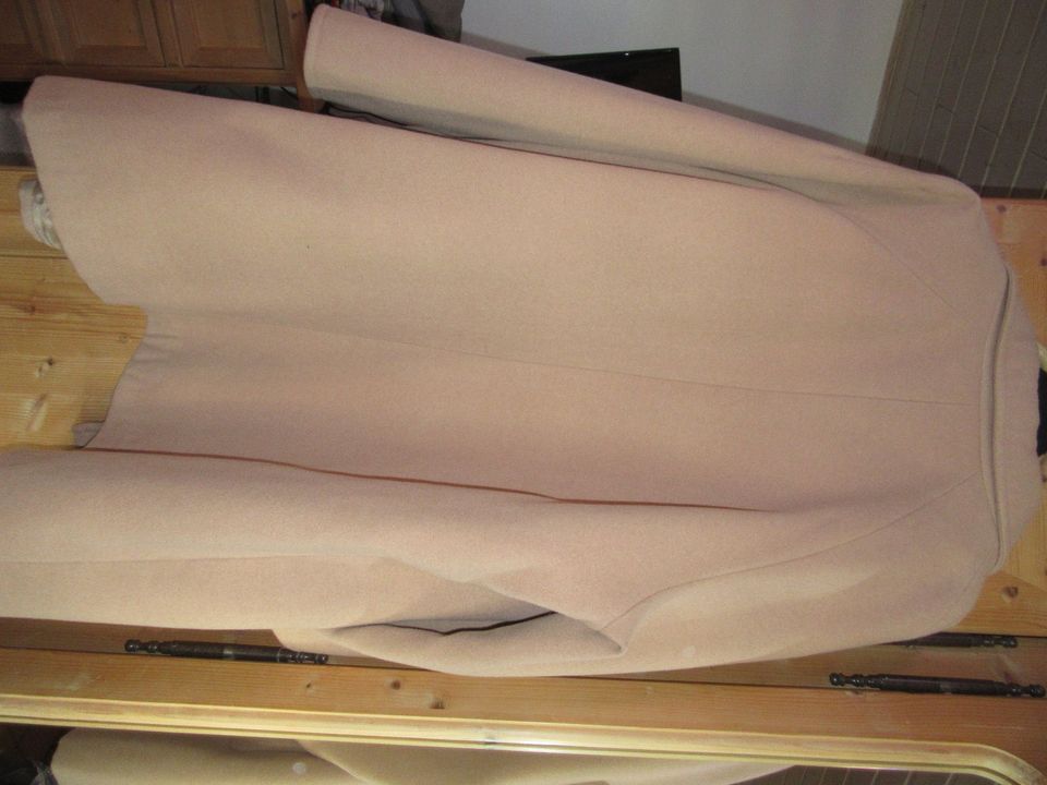Beiger Mantel von Ulla Popken, Größe 58/60 zweimal getragen in Schleiden