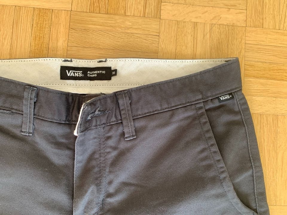 Vans Authentic Chino Gr 30 in Eichstätt