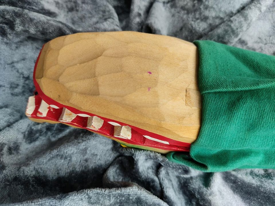 Handpuppe Krokodil aus Holz von Rudolf Wurst in Hamburg