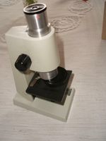 Mikroskop Kleinmikroskop DDR Prod.,super Zustand, Vergr. 225x Thüringen - Schnellmannshausen Vorschau
