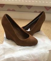 Pumps mit Keilabsatz, Wildleder Größe 36, NEU Königs Wusterhausen - Kablow Vorschau