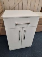 Schrank, Weiß, Soft- Close, Metallgriffe statt 159 € Sachsen - Glauchau Vorschau