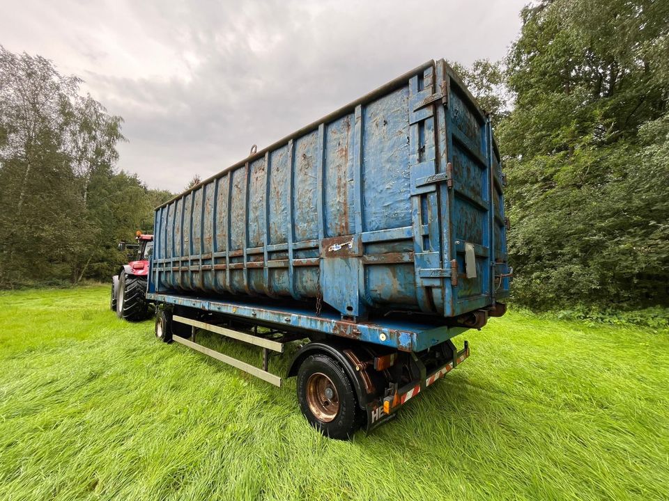 Muldenkipper Container Mulde Pritsche Tieflader Häckselwagen in Bakum