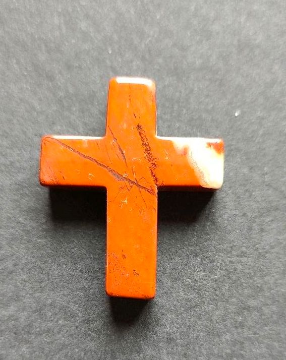 Jesus-Kreuz Christlicher Ketten-/ Schmuck-Anhänger rot Stein in Höxter