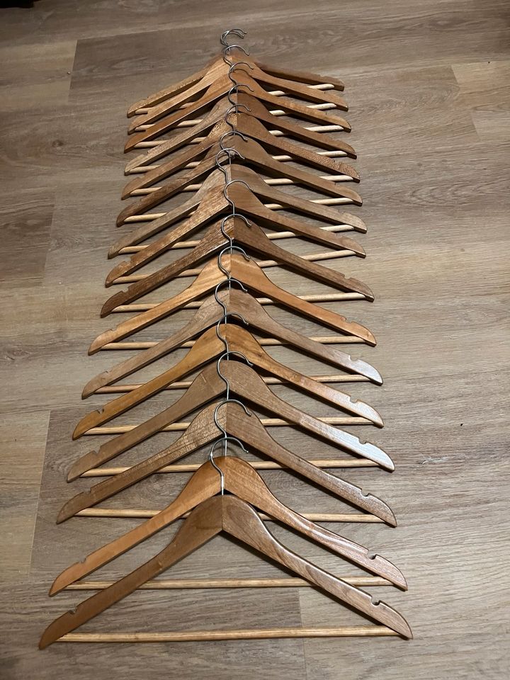 16 IKEA BUMERANG Holz Kleiderbügel in Kettenkamp