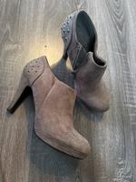 Stiefeletten 38 grau, Glitzer Absatz High Heels Niedersachsen - Hesel Vorschau