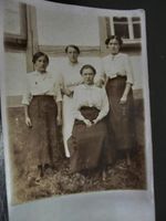 Fotografie 4 Frauen vor einem Fachwerkhaus 1915 Sachsen - Neustadt Vorschau