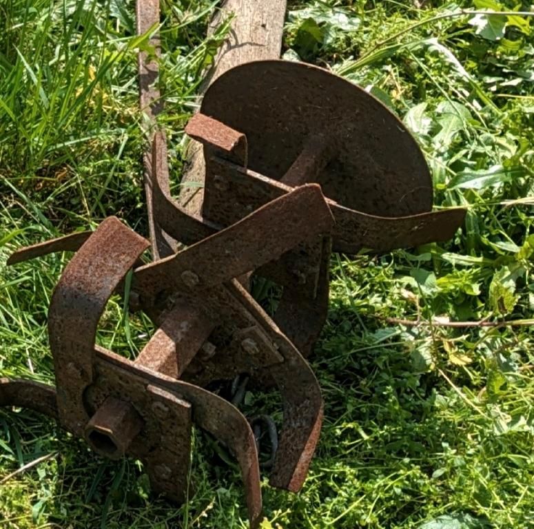 Teile Historischer Ackergeräte Gartengeräte in Nordenholz