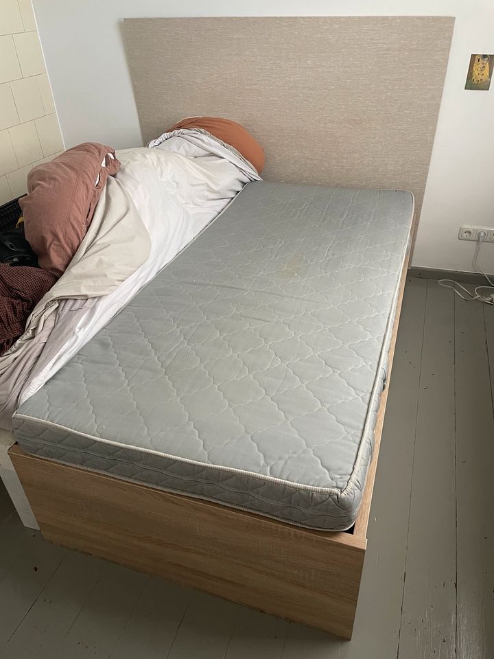 Bett mit Federkernmatratze und Lattenrost 90x200cm in Berlin