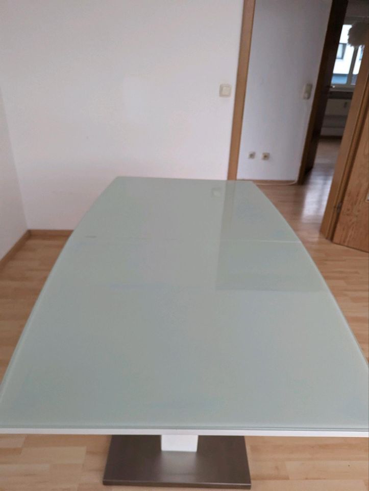 Glastisch Esstisch mit Milchglas, erweiterbar in Augsburg