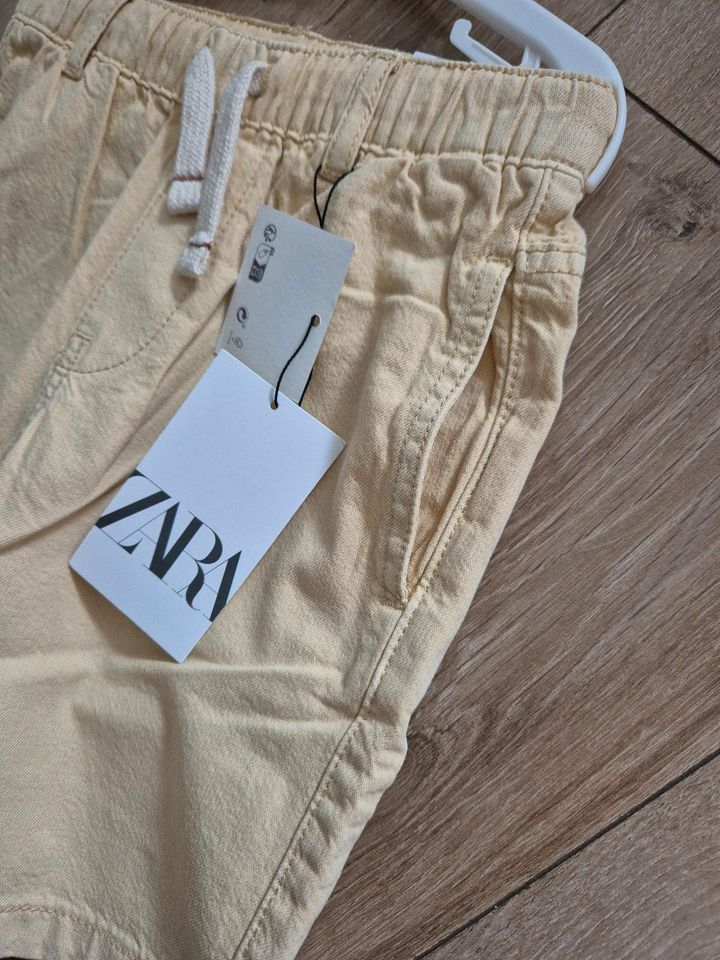 Zara Shorts kurze Hose serge gelb Gr. 116 Neu in Troisdorf