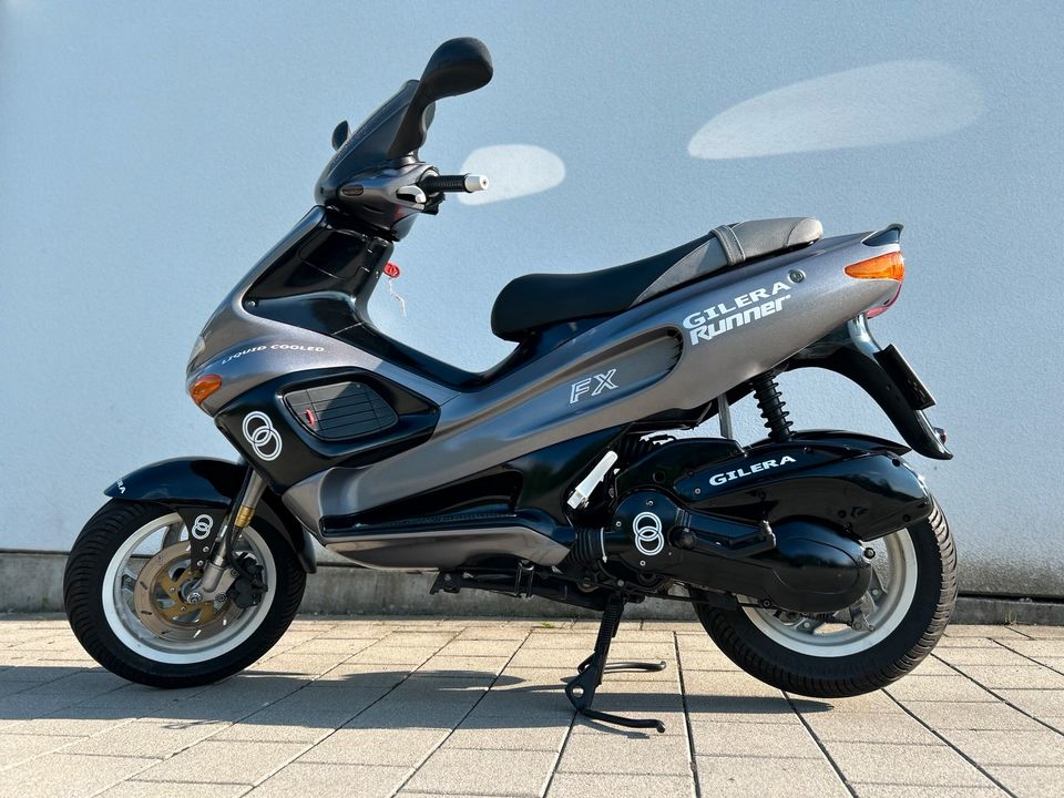 Gilera Runner 125 FX 2 Takt Tüv neu kompletter Neuaufbau in Kolbermoor