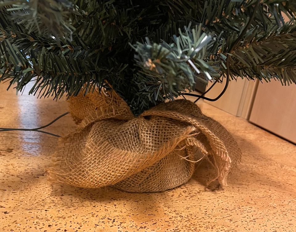 Künstlicher Weihnachtsbaum 85 cm + Beleuchtung in Wadersloh