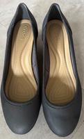 Crocs in Schwarz mit Keilabsatz Pumps Wedge Gr. 38/39 NEU Vegan Essen - Rüttenscheid Vorschau