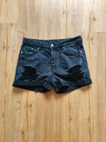 Neuwertige Jeans Short schwarz H&M Divided Gr. 38 S M Bayern - Garmisch-Partenkirchen Vorschau