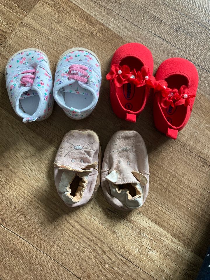 Baby Schuhe rot weiß Leder in Wermelskirchen