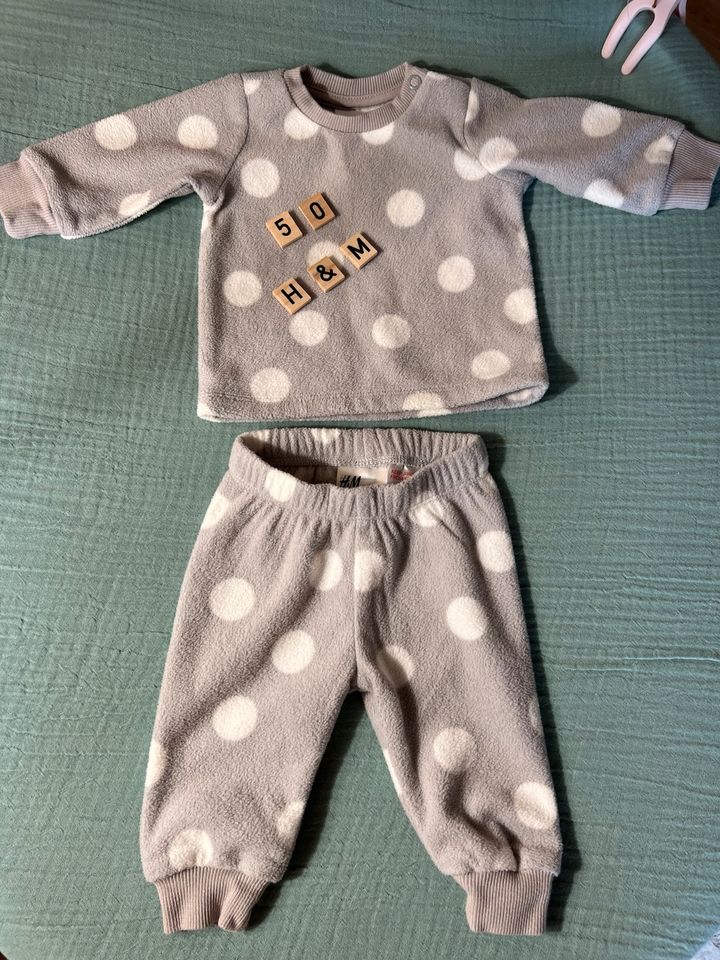 H&M Schlafanzug aus Fleece,Baby Set in Gerach