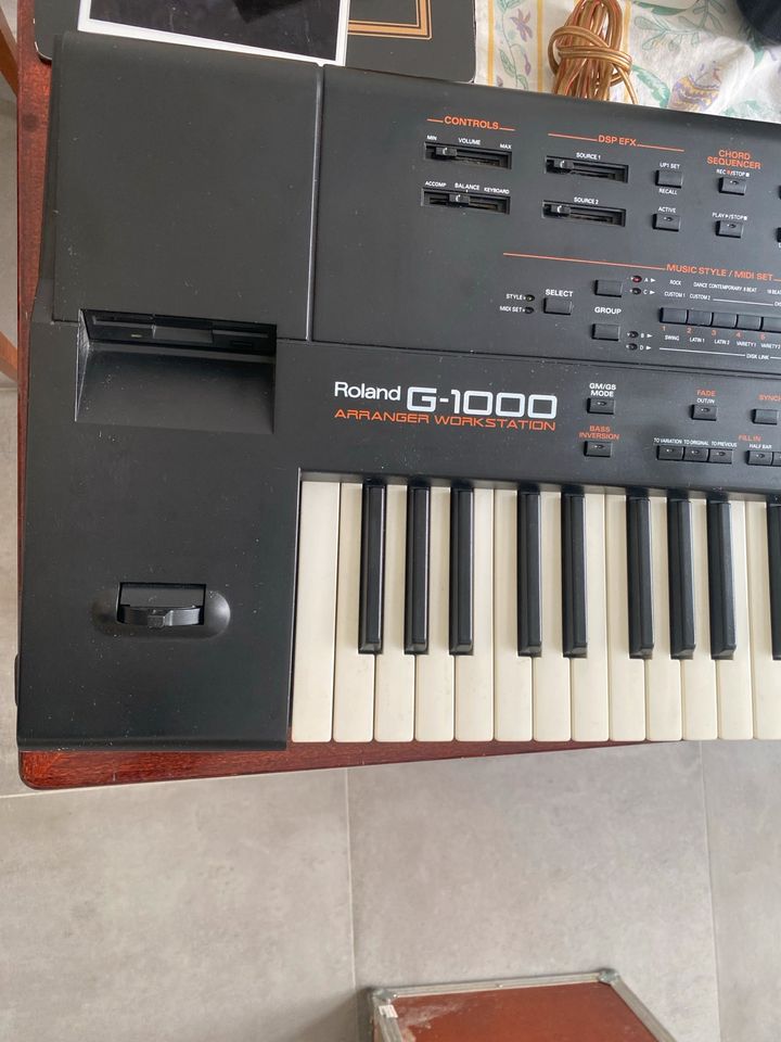 Roland G1000 Vintage Keyboard in Berlin