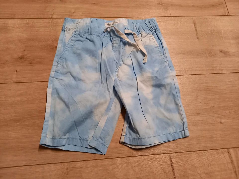 H&M kurze Hose Gr 116 Blau Weiß Shorts in Schneverdingen