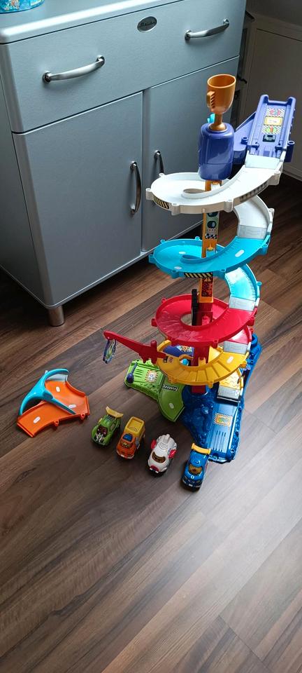 VTech - Tut Tut Baby Flitzer - 2-in-1-Turboturm mit 4 Fahrzeugen in Weilheim i.OB