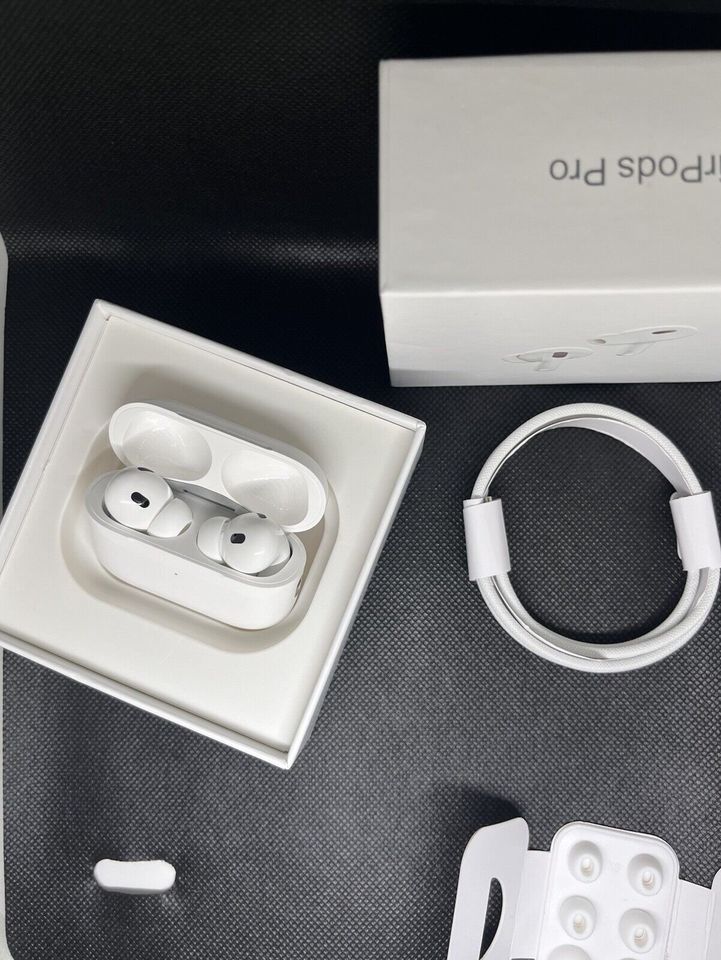 AirPods Pro 2nd Generation mit MagSafe Charging Case Neuwertig in Hamburg