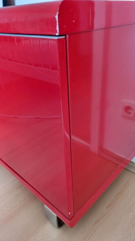 Rotes Sideboard in Vaterstetten