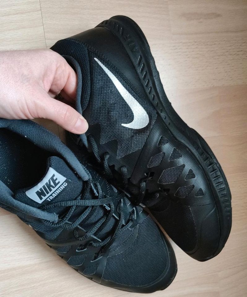 Nike running Training Schuhe Sneakers Herren 44 schwarz in Völklingen