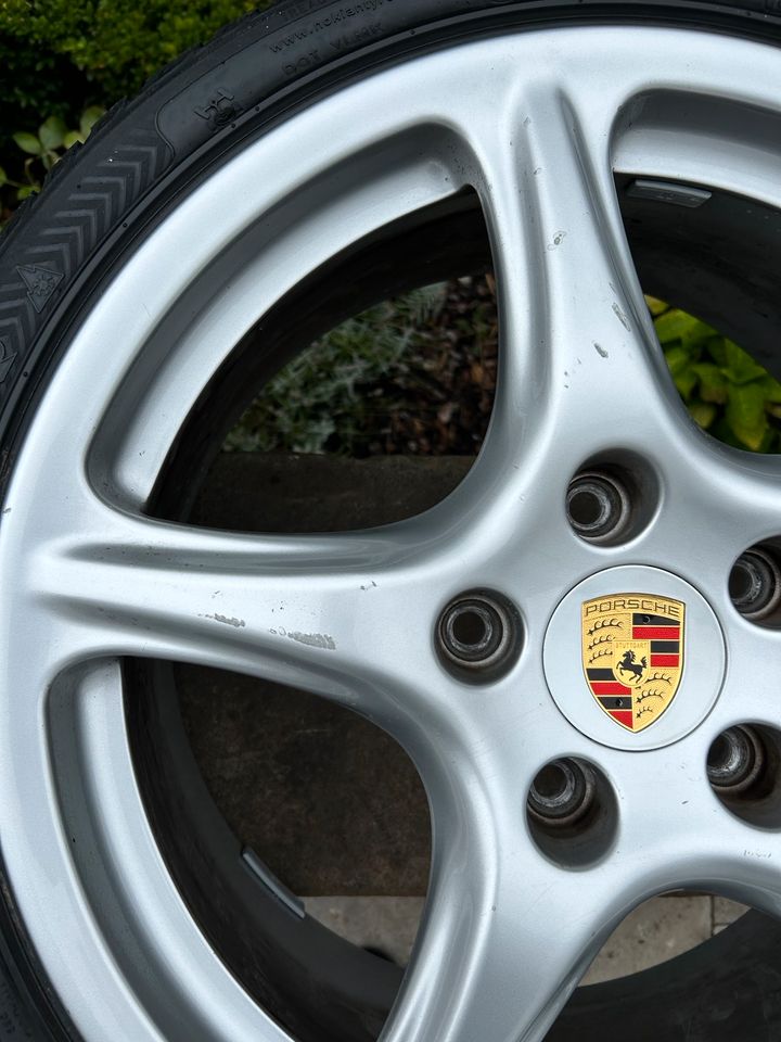 Porsche 911 997 Carrera sport classic C4 4S Felgen 8+11x19 BBS in Bad Oeynhausen