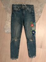 Zara Jeans Hose skinny Stretch Röhre eng bestickt Blume XS 34 Top Bayern - Münsing Vorschau