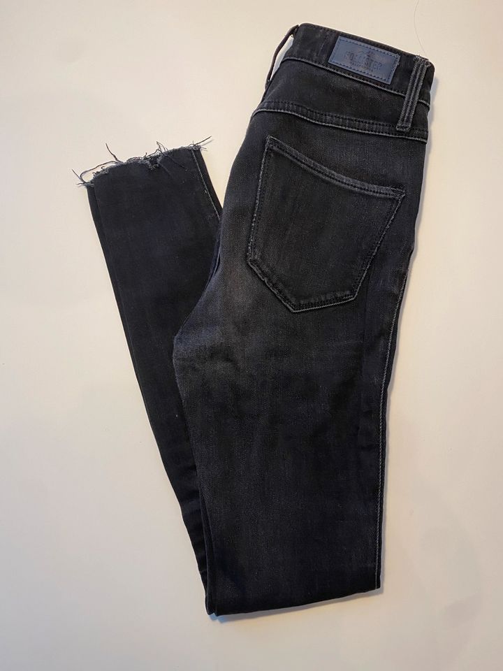 Hollister Skinny Jeans - W 23 / 24 / 25 - guter Zustand in Kleinmachnow